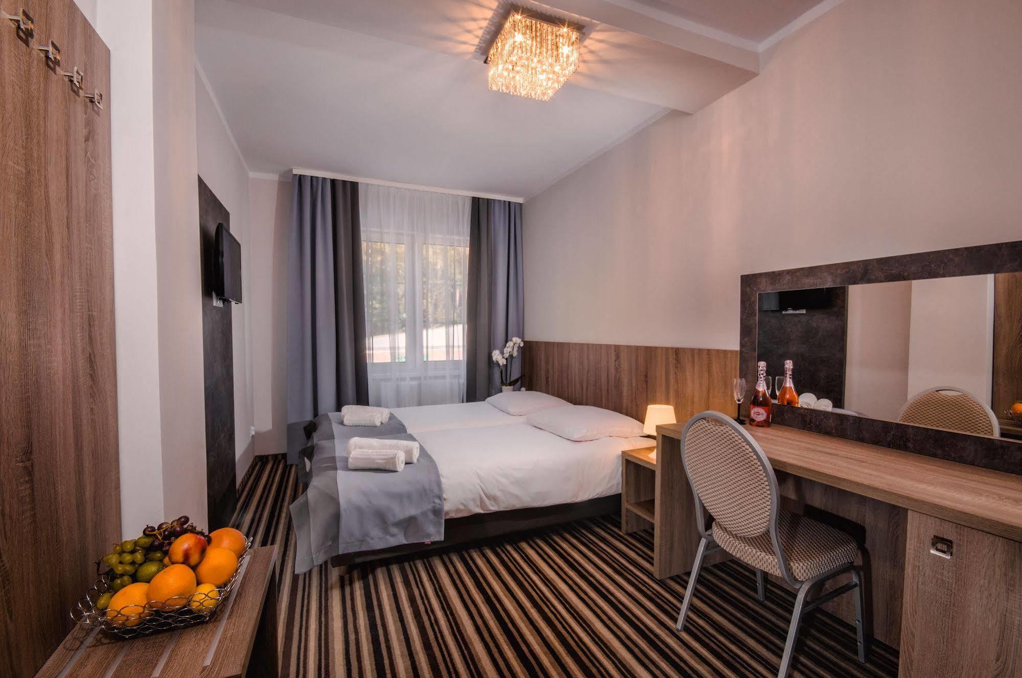 New Corner Hotel Niechorze Ngoại thất bức ảnh