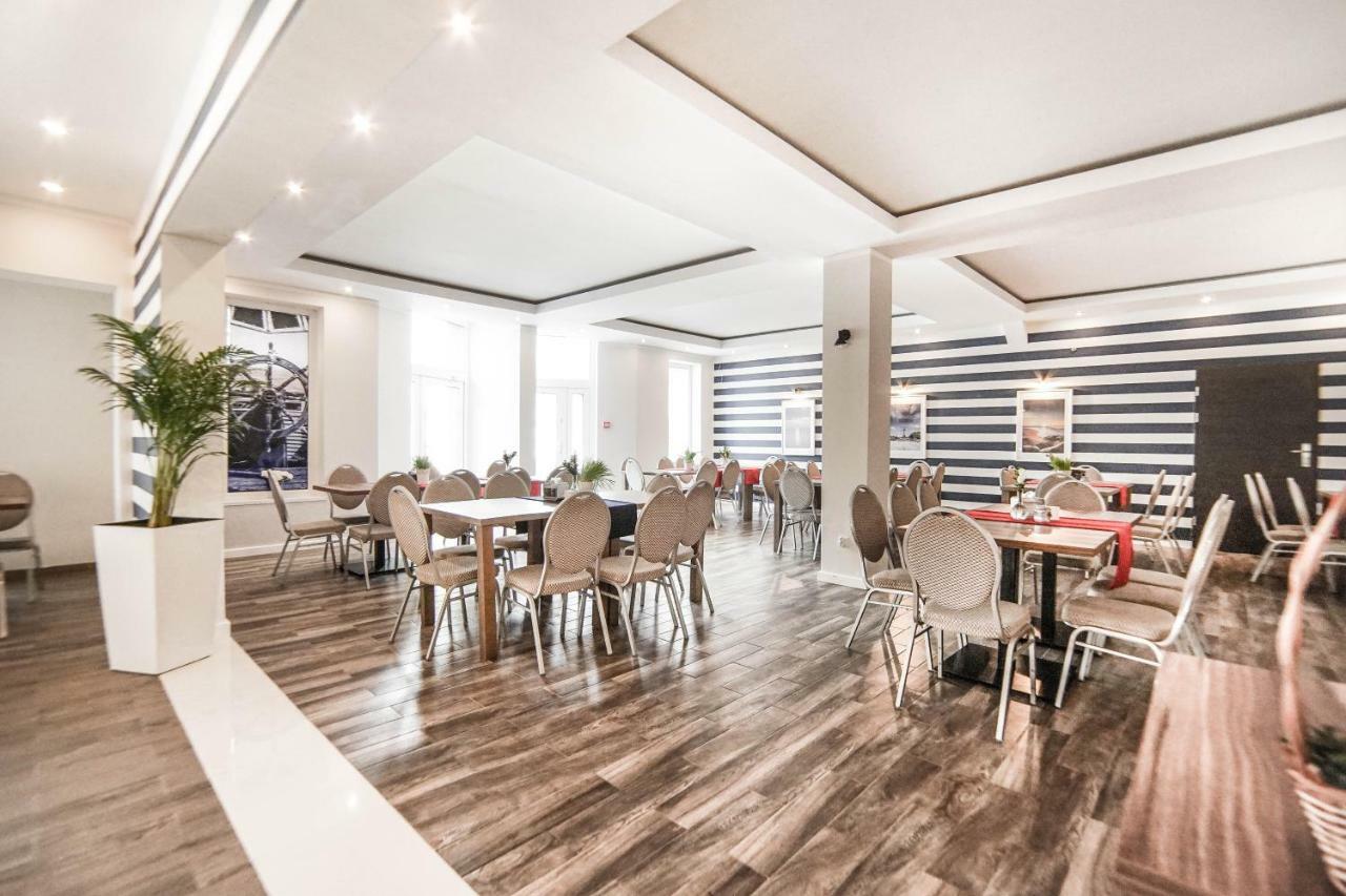 New Corner Hotel Niechorze Ngoại thất bức ảnh